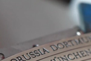 凯恩已点赞🤩！德甲冠军沙拉盘刻字