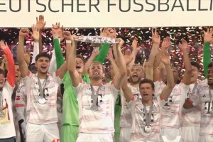 生涯首冠高举沙拉盘！网友调侃：凯恩也算是有举杯经验了！