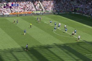 这球让詹俊都没想到！吉马良斯远射变线掉进球门