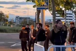 皇马球迷抗议，怒斥球员&要求弗洛伦蒂诺引咎辞职