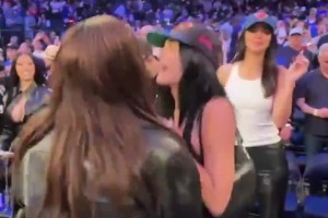 纽约夺赛点！金小妹和好友欢呼雀跃 肯豆咬着棒棒糖优雅起舞🍭