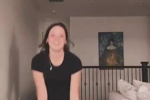 能驾驭么？😄弗拉格女友看着比他壮一些 ！