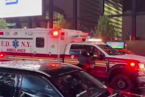 疯狂的纽约！尼克斯勇夺赛点 消防车前来支援加入狂欢🚒