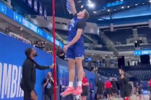 天赋炸裂🤯弗拉格联合试训垂直弹跳测试结果：90厘米！！！