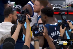 率队强势挺进西决！华子赛后与库里和巴特勒相继拥抱！