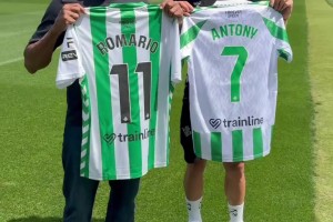 真成招牌了！圆神教罗马里奥带球转圈