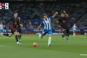 西班牙人开场单刀不进！乌尔科-冈萨雷斯推射稍稍偏出！