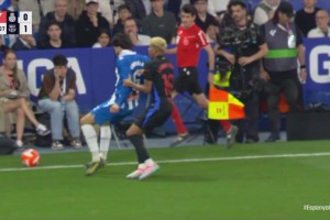 不太冷静！卡夫雷拉出拳攻击亚马尔被直红罚下！