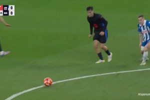 佩德里带球反击禁区前分球！亚马尔跟进打门高出球门！