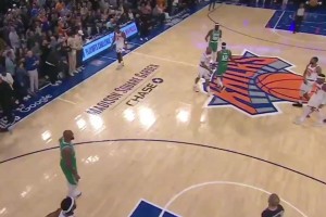 用人真狠啊！锡伯杜最后4分多钟领先34分，才用塔克换下阿奴诺比😂