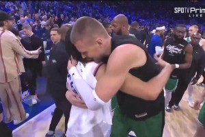 绿军无缘卫冕！尼克斯G6大胜晋级东决，赛后双方拥抱致意！