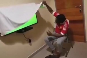 你已经征服这里！小球迷送安东尼蜘蛛侠钥匙扣！