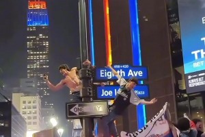 时隔25年进东决！纽约街头的尼克斯的球迷已彻底疯狂！