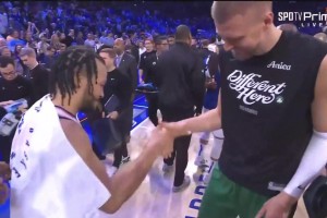 昔日队友感情深！布伦森赛后与波尔津吉斯开心互动&拥抱致意