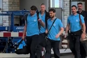 温布利，我们来啦！路人视角下的曼城全队，这衣服咋像装修队一样