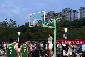 云南滑翔机现身野球场，180不到各种滑翔炸扣，画风独一档