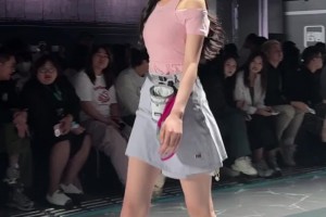 真挺秀哈！美女主播婧雯：00后美女主持走秀的一天~