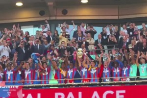 见证历史！水晶宫战胜曼城，夺得队史120年来首座顶级赛事冠军