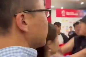 昨日赛后广厦球迷与首钢工作人员发生冲突，有人在冲突中挨了一巴掌😳