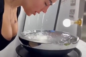 乔治娜的凡尔赛护肤：护肤液不是擦，而是泡😂