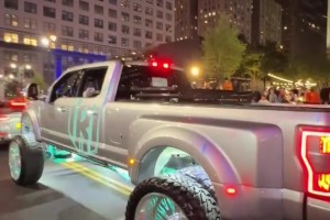 尼克斯这位罚球怎么样我不知道，但是车是真帅啊🤩