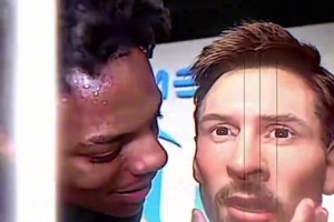 逆天！甲亢哥摸了摸“梅西”下体，还贴脸开大：C罗更强😅