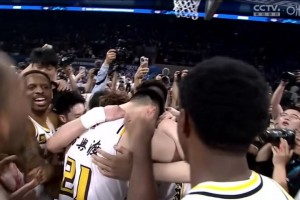 大秋你值得！胡金秋15年代表广厦征战CBA终夺冠赛后痛哭😭