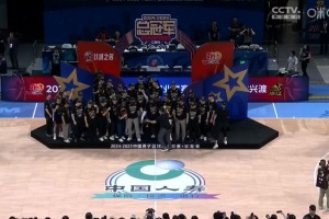 荣耀瞬间🔥广厦夺得总冠军捧杯庆祝！20年磨一剑终于夺冠！