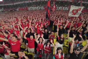 成都蓉城球迷的赛后谢场助威曲，这气势绝了！