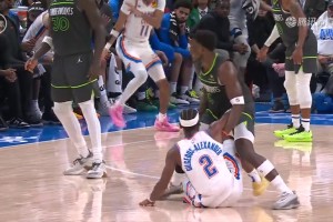 针锋相对！华子与SGA缠斗被吹犯规，随后想隔扣宣泄被多特拉下