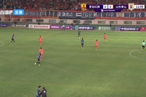 红狮后卫滑倒送礼！克雷桑上前抢断后轻松低射破门😉