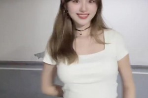 扭的挺好呀！美女主播小七晒技能：跳舞这事你们还是找别人吧