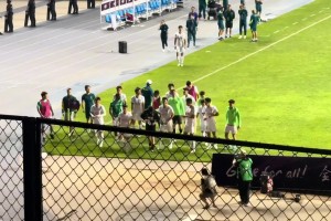 永远的10号🔥，赛后实拍：张稀哲率领国安众将致谢远征军