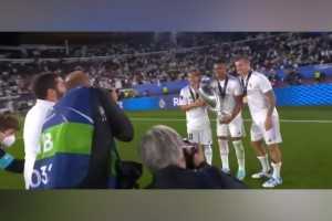 缔造五欧冠伟业！当年皇马夺的欧冠典礼中场合影！