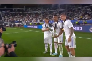 一代人青春散场！克罗斯已退役，卡塞米罗欧联失冠，魔笛离队！