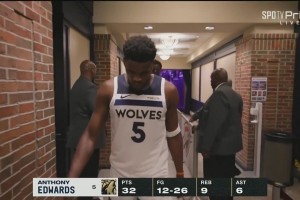 西决大比分0-2落后！爱德华兹&兰德尔赛后低头离场，难掩失落