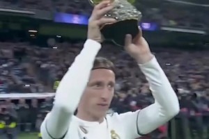 打破梅罗十年垄断！2018年33岁的莫德里奇在伯纳乌展示金球奖！