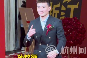 浙江广厦举行CBA冠军庆功宴，球员穿上西装变身超模！满屏大长腿~