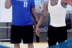 还记得他吗？前山东外援图科带着儿子来和山东男篮球员斗牛~