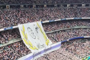 一个时代画上句号！伯纳乌南北看台同时致敬莫德里奇与安切洛蒂！