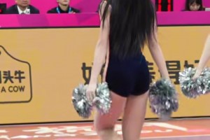 蕞红拉拉队：别整花里胡哨的穿搭了，还是比数值吧