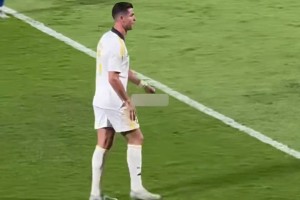 历史首人！40岁C罗后点机警头球破门，收获俱乐部生涯第800球