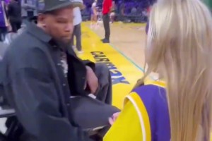 杜兰特真的适合养小孩儿，心里藏着童真！