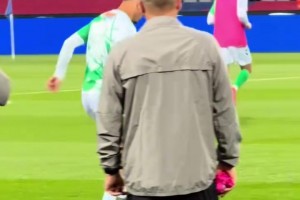 真的爱啊！安东尼重返巴西！贝蒂斯发文：恭喜GOAT回国家队！