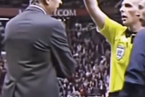 君临天下！网友：这是他执教生涯，最霸气的一张照片！