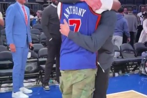 老队友重聚！乐福与JR相见紧紧拥抱，乐福给抱得老脸通红🤣