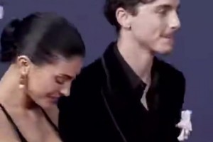 今日观战尼克斯！凯莉-詹娜这身材是真完美啊，小甜茶驾驭得住吗