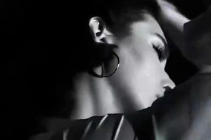 今日同甜茶观战尼克斯！詹娜的黑白风格内衣写真喜欢吗😍