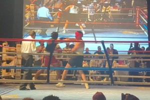 把天赋带到拳击台🥊前NBA最佳新秀迈卡威业余拳击首秀即取胜