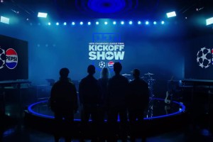 双厨狂喜！今晚欧冠决赛前还有林肯公园的表演，大家记得准时观看